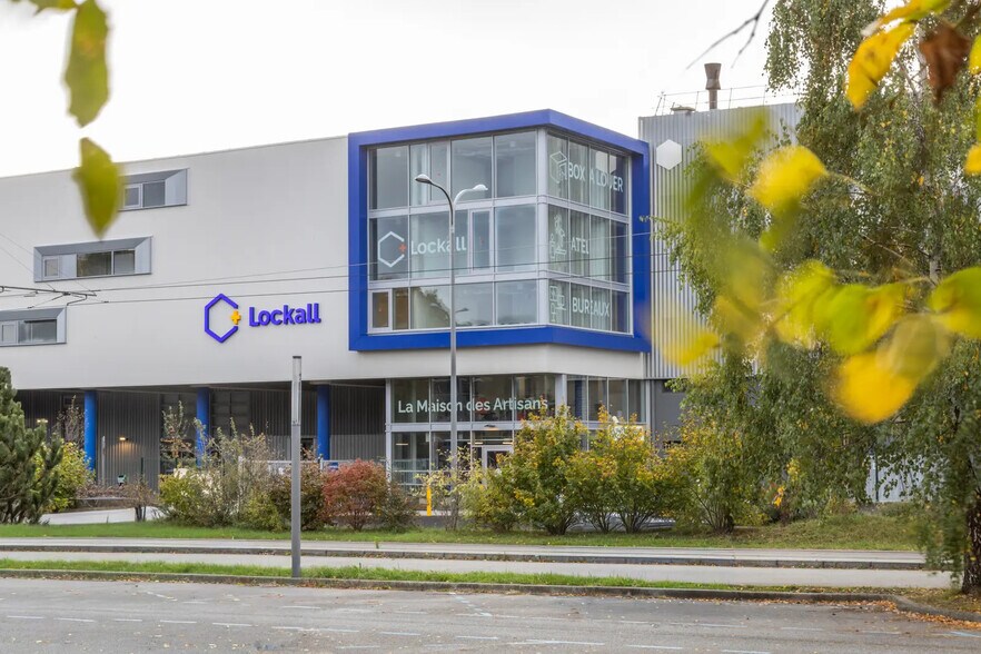 13 Avenue Louis Bréguet, Vélizy-Villacoublay to rent - Building Photo - Image 1 of 7