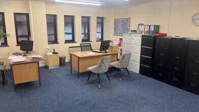 1-3 Shrieves Walk, Stratford Upon Avon to rent Interior Photo- Image 2 of 3