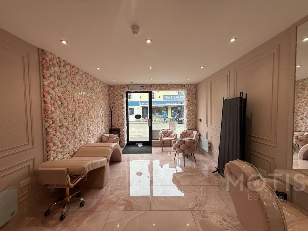 51-51A High St, New Romney to rent Building Photo- Image 1 of 10