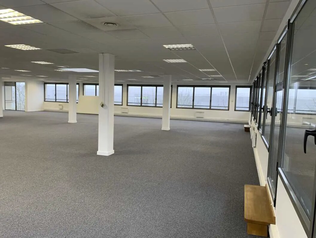 Office in Montévrain to rent Interior Photo- Image 1 of 4