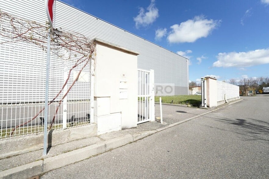 33 Impasse Vue Du Ciel, Colombier-Saugnieu to rent - Building Photo - Image 3 of 11