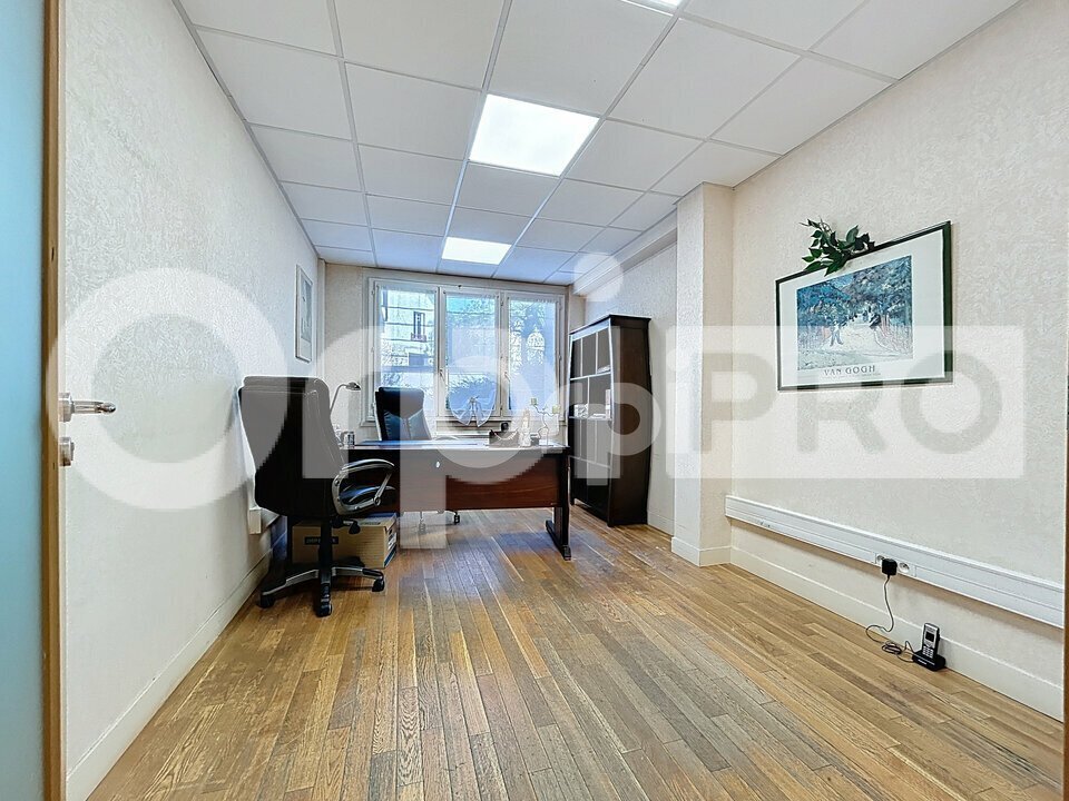 Office in Chantilly for sale Interior Photo- Image 1 of 7