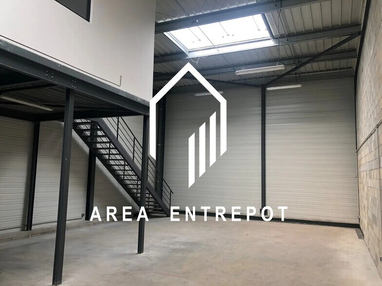 Light Industrial in La Penne-sur-Huveaune to rent - Building Photo - Image 1 of 6