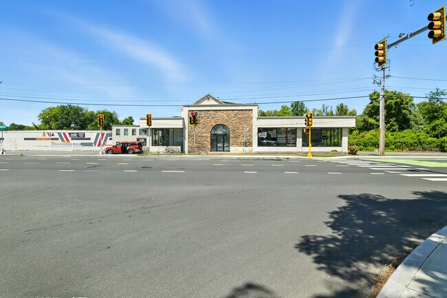 More details for 48 Damon Rd, Northampton, MA - Retail to Rent