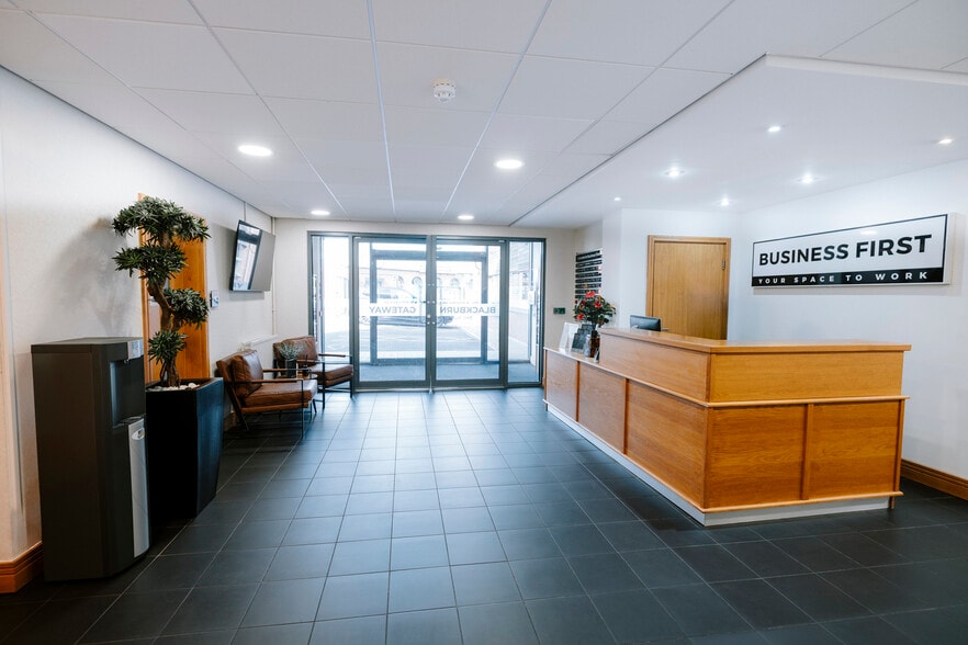Accrington Rd, Blackburn to rent - Lobby - Image 3 of 41