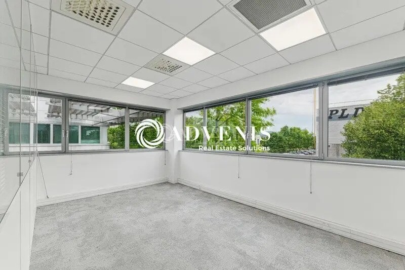 Office in Roissy-en-France to rent - Interior Photo - Image 2 of 10