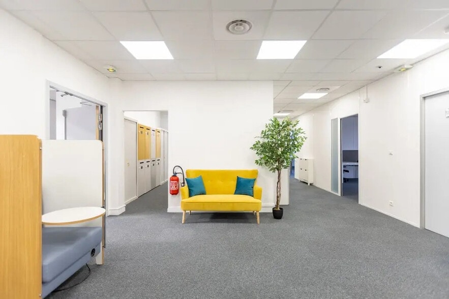 99 Rue Pereire, Saint-Germain-en-Laye to rent - Interior Photo - Image 3 of 7