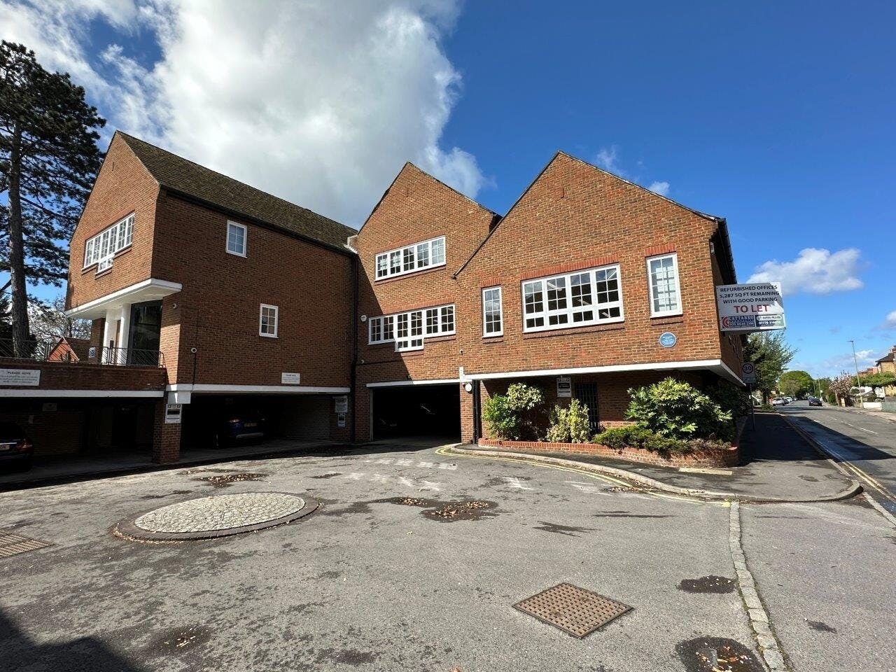 Summer Rd, Thames Ditton to rent Building Photo- Image 1 of 14