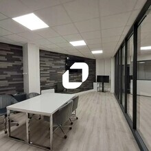 Light Industrial in Montigny-le-Bretonneux to rent Building Photo- Image 2 of 4