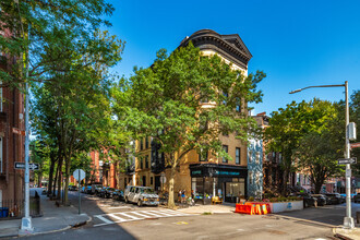 35 Pineapple St, Brooklyn, NY for sale Primary Photo- Image 1 of 14