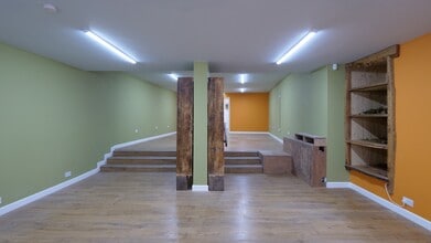 6-6A Bulwark, Brecon to rent Interior Photo- Image 2 of 7