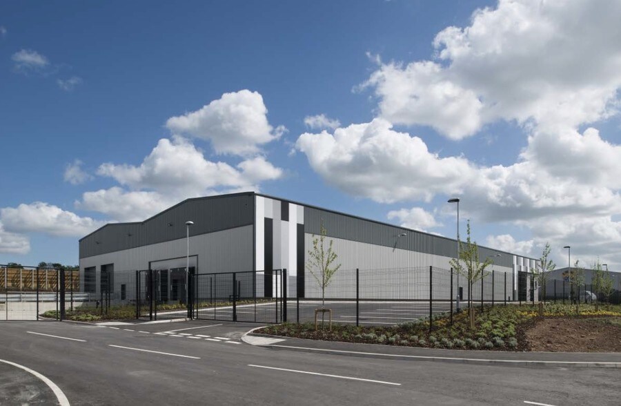 Broadway, Hyde for sale - Primary Photo - Image 1 of 1