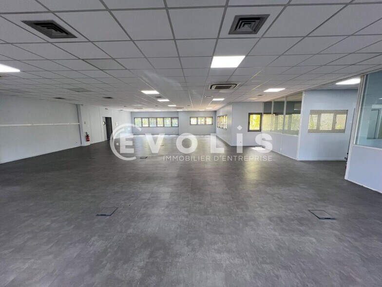Light Industrial in Saint Maur Des Fosses to rent - Interior Photo - Image 3 of 7