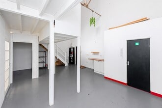 394 Camden Rd, London to rent Interior Photo- Image 2 of 7