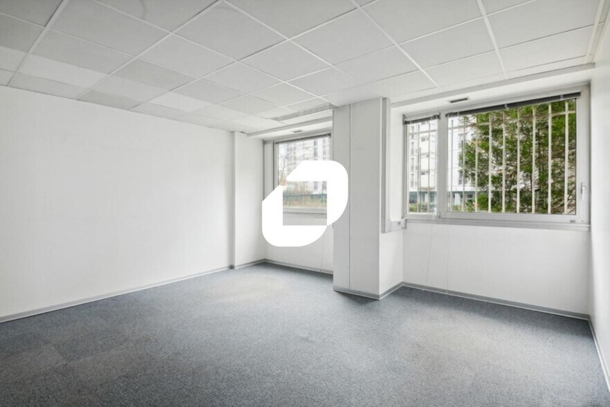 Office in Ivry-sur-Seine to rent - Building Photo - Image 3 of 70