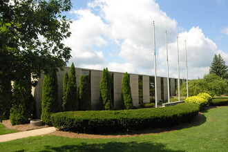 43043-43045 W 9 Mile Rd, Novi, MI for rent Building Photo- Image 1 of 5