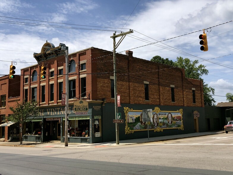 100 S Main St, Mount Gilead, NC for sale - Building Photo - Image 1 of 1