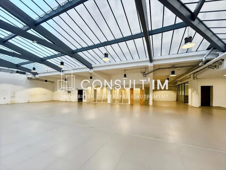 Retail in Paris to rent - Building Photo - Image 2 of 7