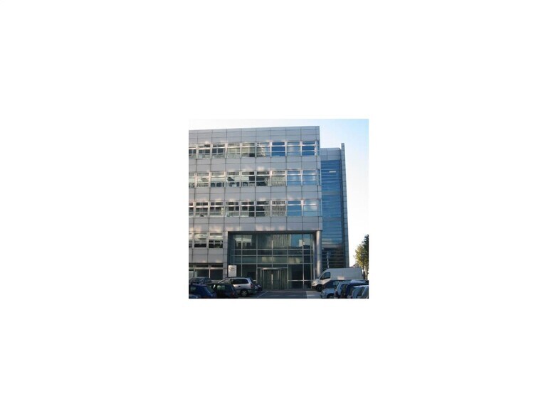 47 Boulevard Ornano, Saint-Denis to rent - Building Photo - Image 1 of 8