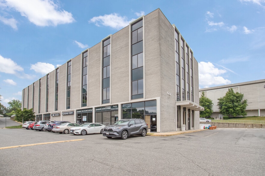 6201 Leesburg Pike, Falls Church, VA to rent - Building Photo - Image 1 of 7