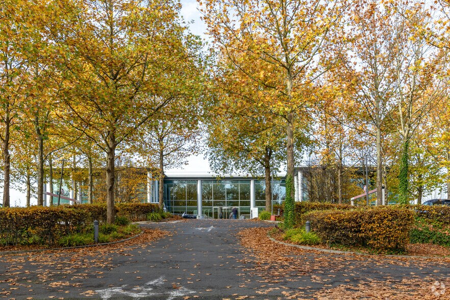 229 Rue De La Belle Etoile, Roissy-en-France to rent - Building Photo - Image 2 of 2