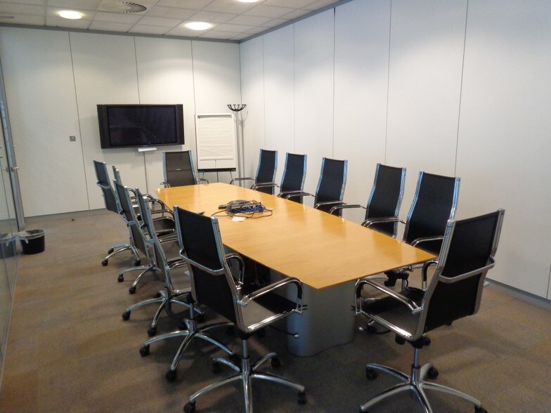 21 Woodhall, Holytown to rent - Interior Photo - Image 2 of 11