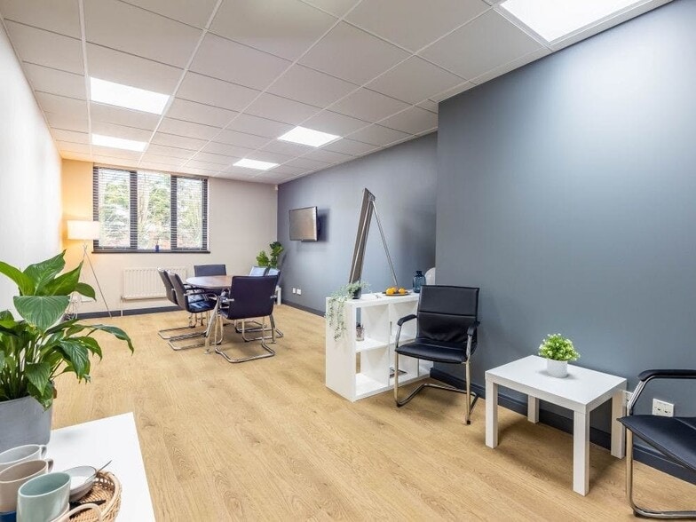 Telford Rd, Bicester to rent - Building Photo - Image 2 of 8