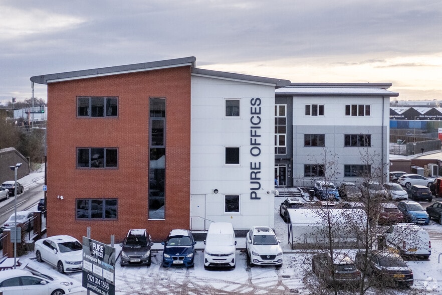 422 Broadwell Rd, Oldbury to rent - Building Photo - Image 2 of 8