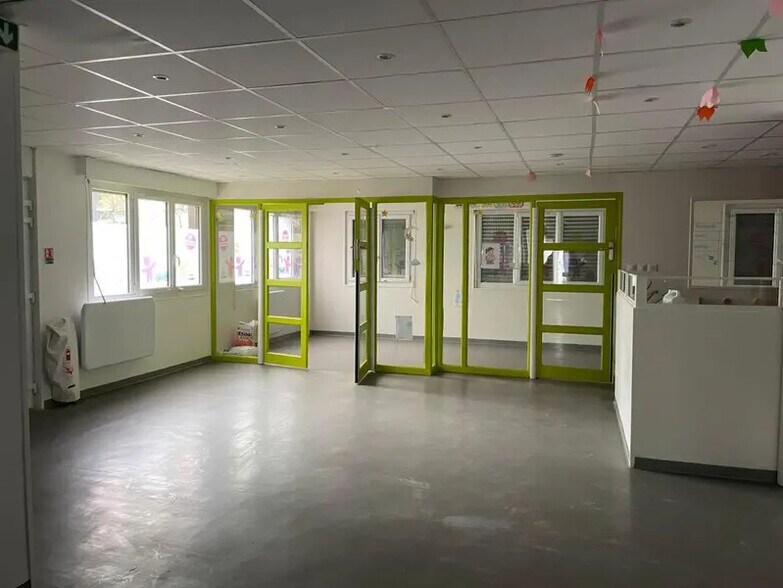 Light Industrial in Boulogne-Billancourt to rent - Interior Photo - Image 2 of 4