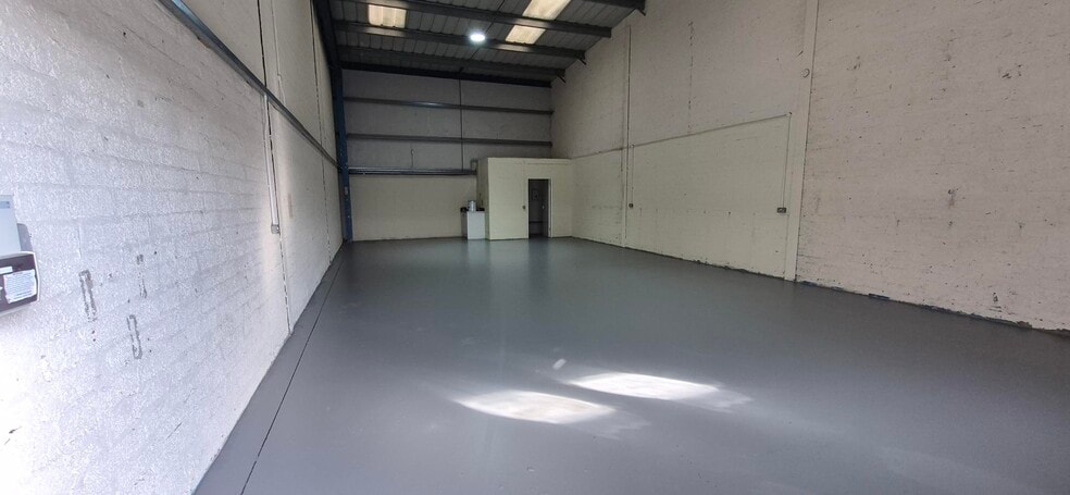 Merchant Pl, Kirkcaldy to rent - Building Photo - Image 2 of 5