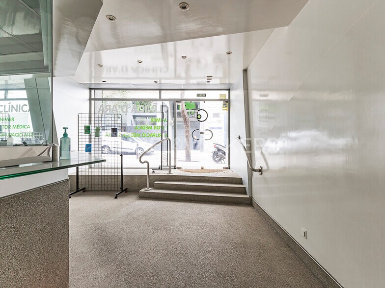Retail in Barcelona, Barcelona to rent - Interior Photo - Image 3 of 7