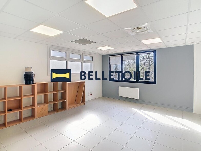Office in Maisons-Alfort to rent - Interior Photo - Image 2 of 6
