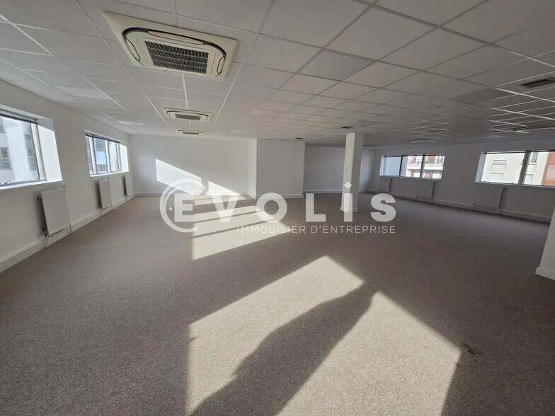 Office in Massy to rent - Building Photo - Image 2 of 15