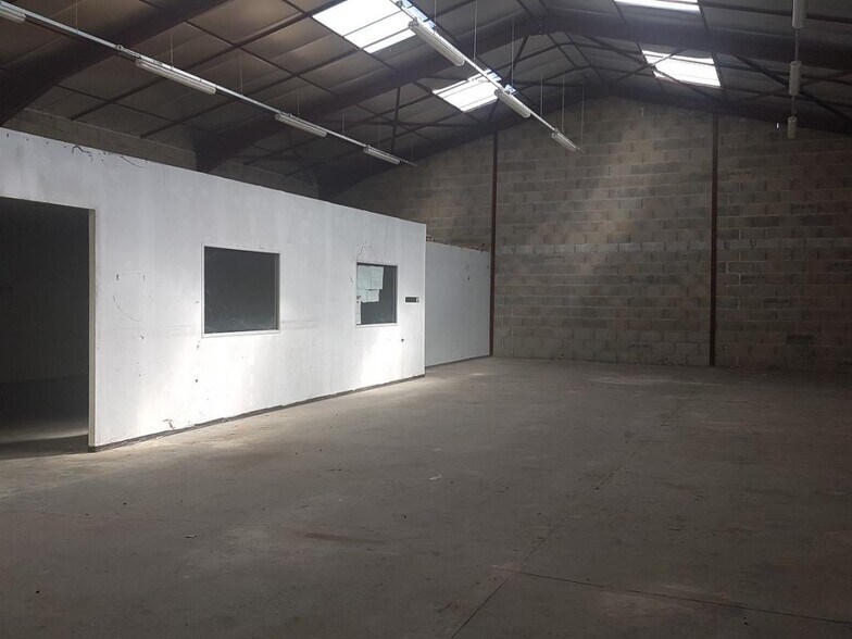 Industrial in Craponne to rent - Building Photo - Image 1 of 8