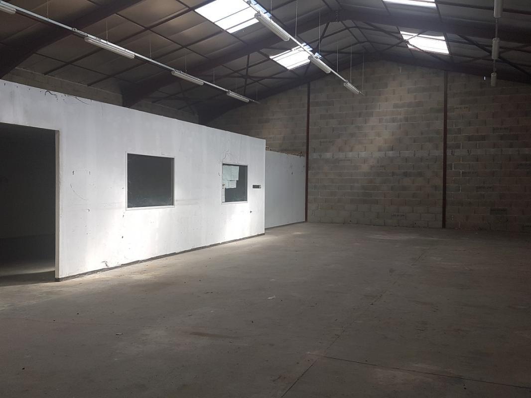 Industrial in Craponne to rent Building Photo- Image 1 of 9
