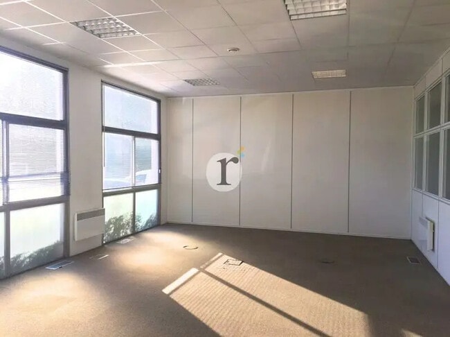 Location Bureaux 39 m² à 1 852 m²