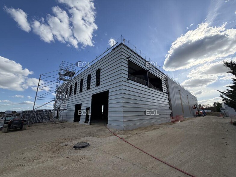 Industrial in Wissous to rent - Building Photo - Image 3 of 4