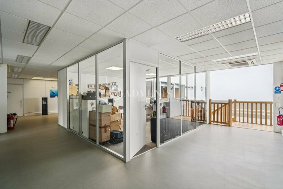 Light Industrial in Villiers-sur-Marne for sale Interior Photo- Image 1 of 13
