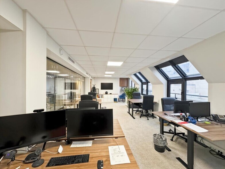 Office in Levallois-Perret to rent - Interior Photo - Image 2 of 9