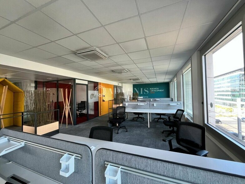 90 Boulevard National, La Garenne-Colombes to rent - Interior Photo - Image 3 of 12