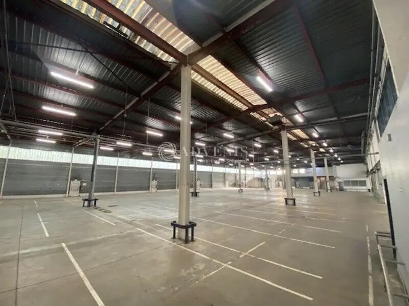 Industrial in Buc to rent Interior Photo- Image 1 of 4