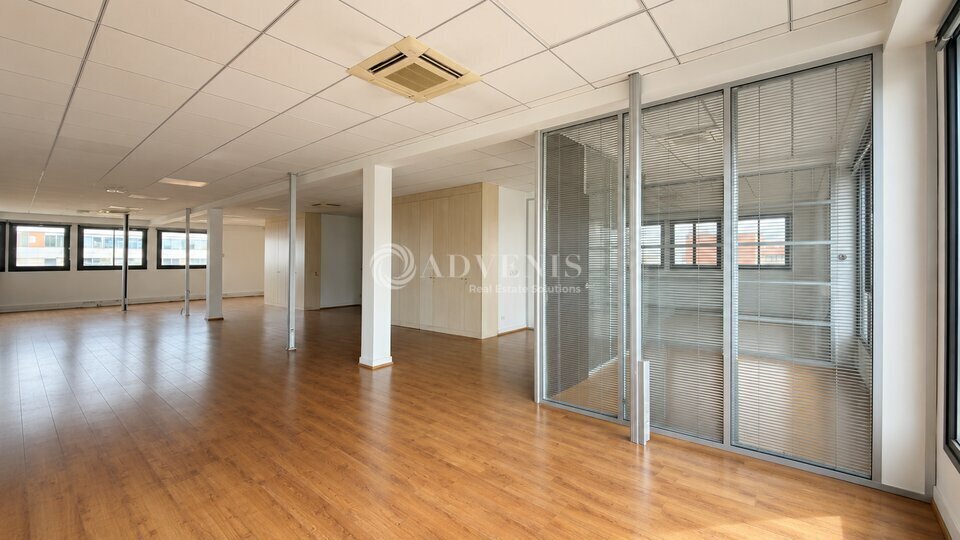 Office in Malakoff to rent Interior Photo- Image 1 of 13