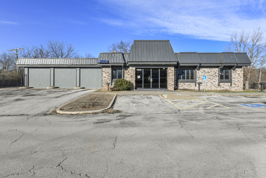 3400 E Red Bridge Rd, Kansas City, MO for sale - Building Photo - Image 3 of 41