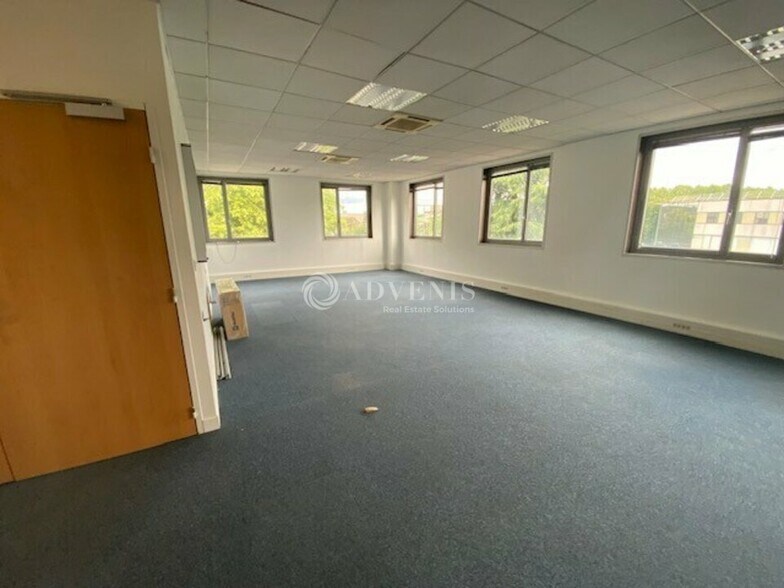 6 Rue Des Peupliers, Nanterre to rent - Interior Photo - Image 3 of 11