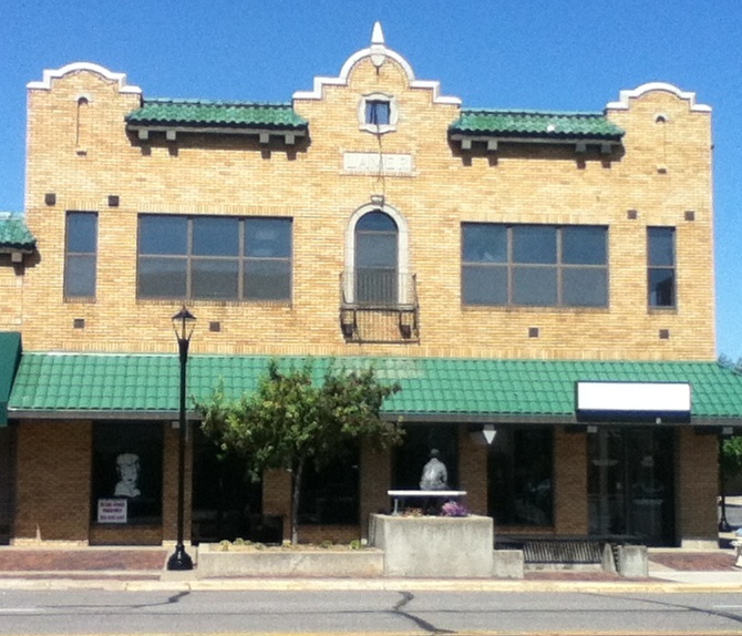 200 S Santa Fe Ave, Salina, KS for sale - Building Photo - Image 1 of 1