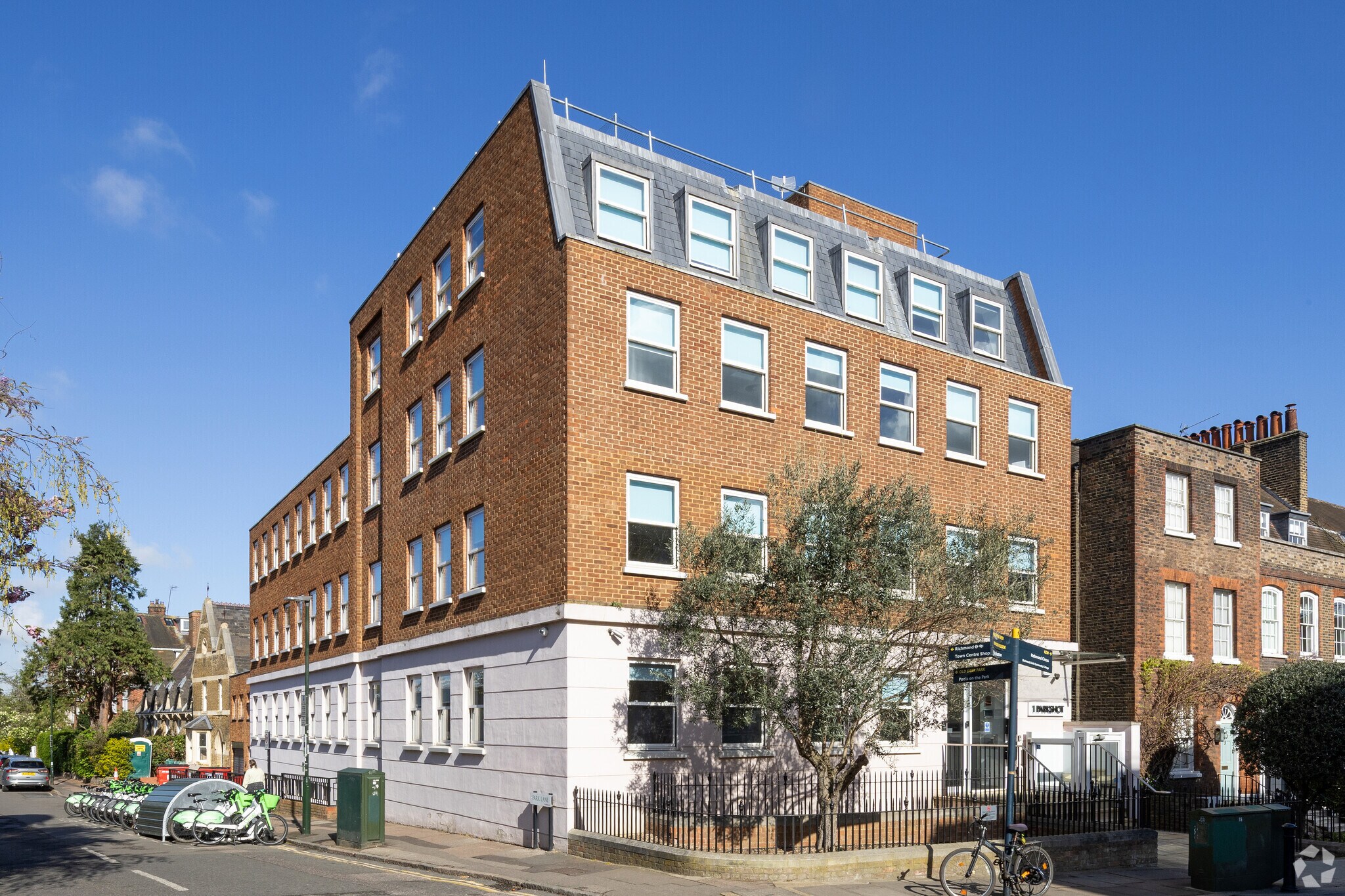 1 Parkshot, Richmond to rent Primary Photo- Image 1 of 3