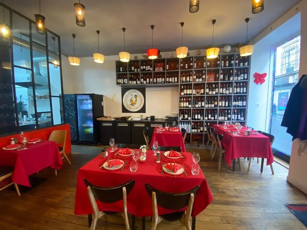 Retail in Paris to rent Interior Photo- Image 1 of 11