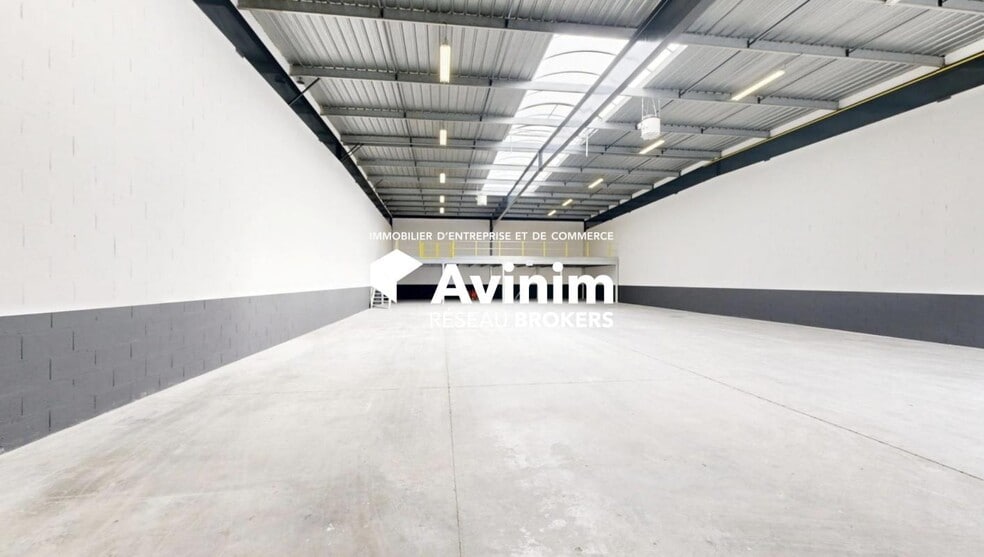 Industrial in Bezons to rent - Interior Photo - Image 1 of 7