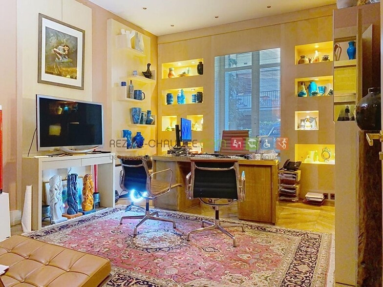 Build-to-Rent in Paris for sale - Interior Photo - Image 2 of 15