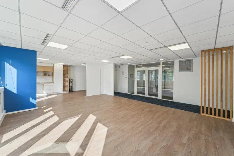38 Rue Jacques Ibert, Levallois-Perret to rent - Interior Photo - Image 3 of 17
